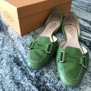 Green leather Tod’s flats